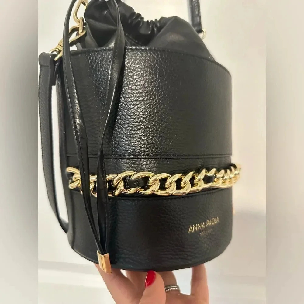 ANNA PAOLA Italian Leather Bucket Bag in Black - Picture 4 of 11
